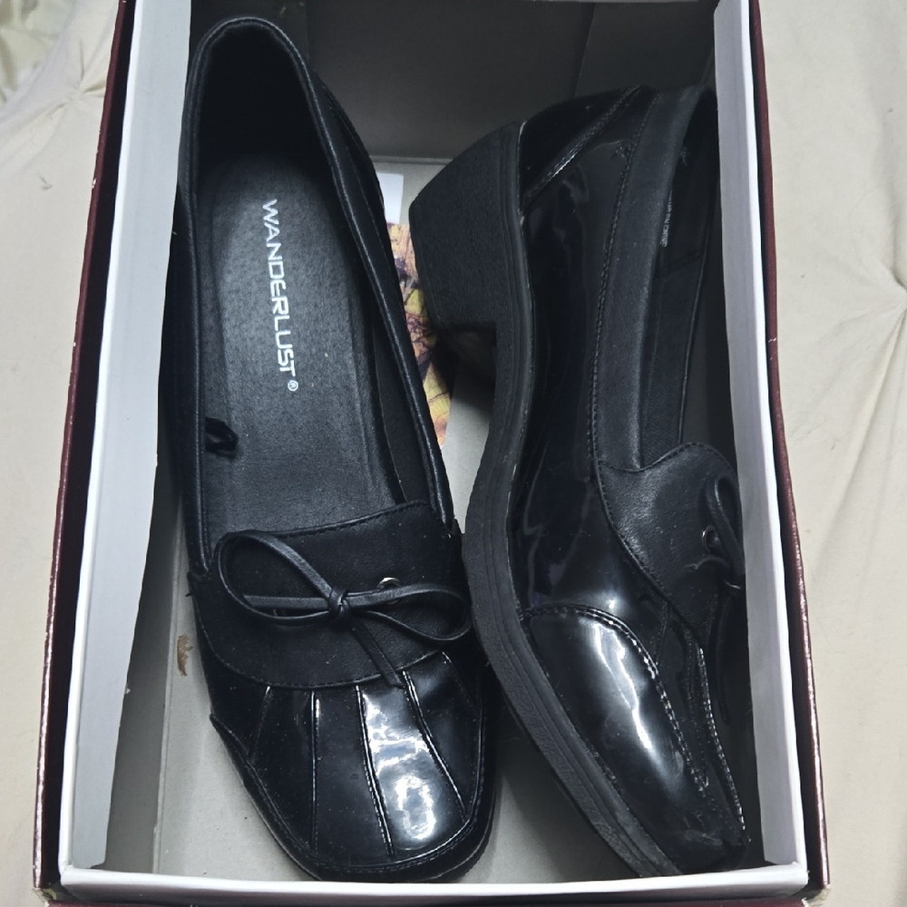 Wanderlust Women's Black Flats with Bow Detail